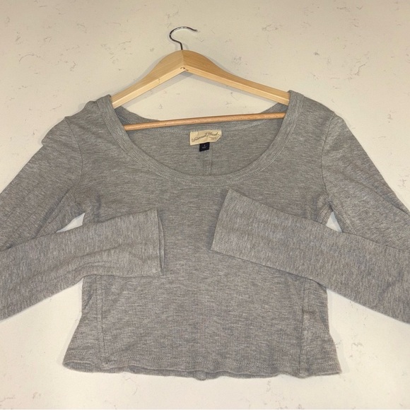 Small Universal Thread Ribbed Crop Top - Picture 1 of 2